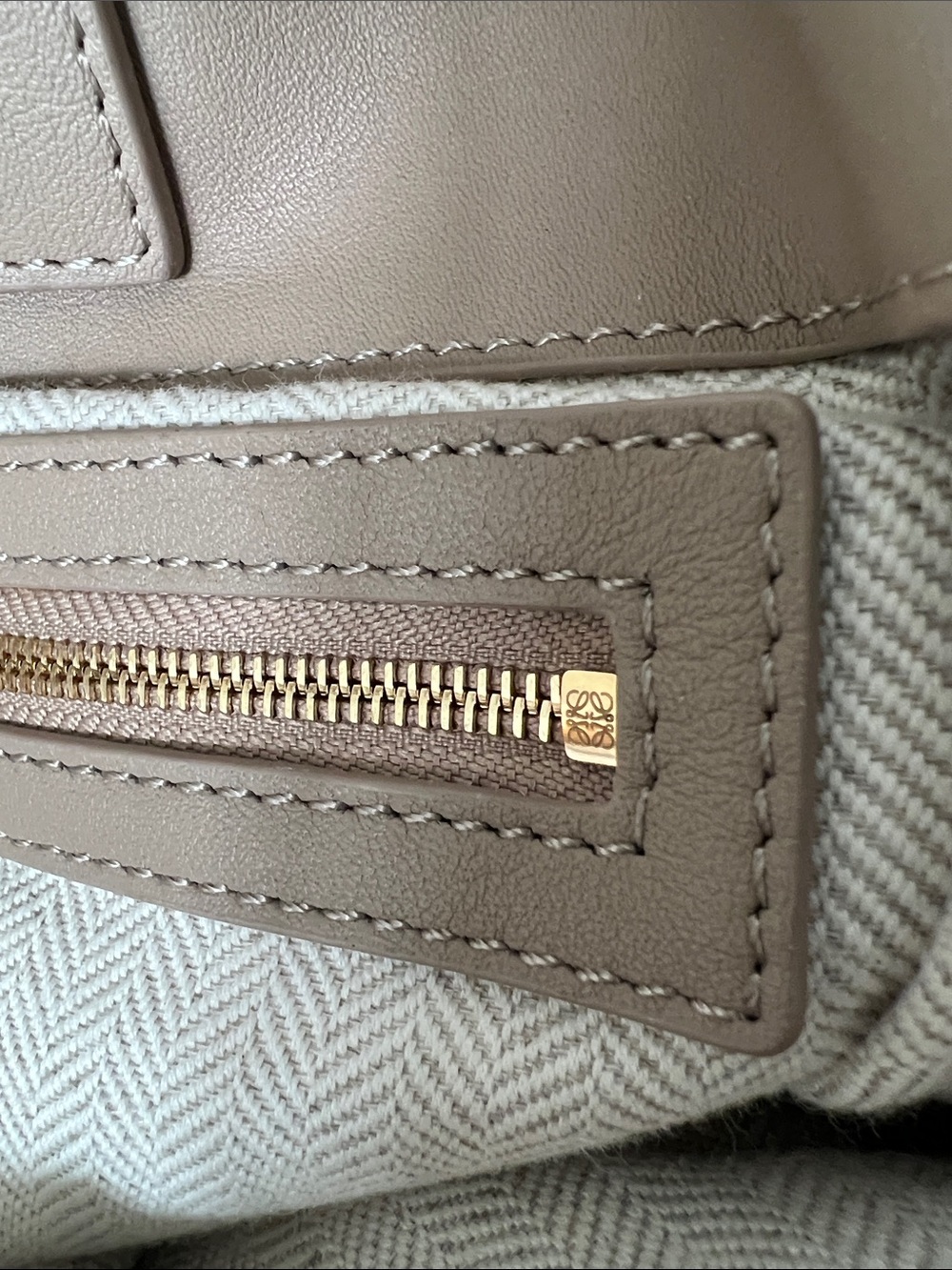 Loewe Soft Cream Leather Shoulder Bag - Picture 3 of 8